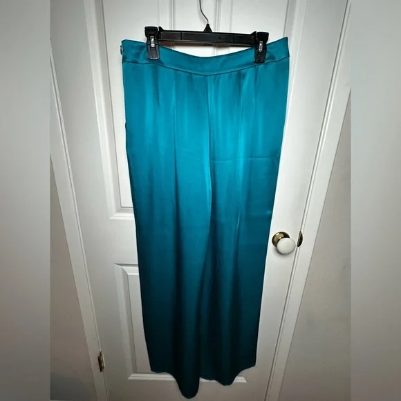 St. John Turquoise Embellished Ensemble 3 piece,pants size 10 blouse size large - Picture 10 of 17